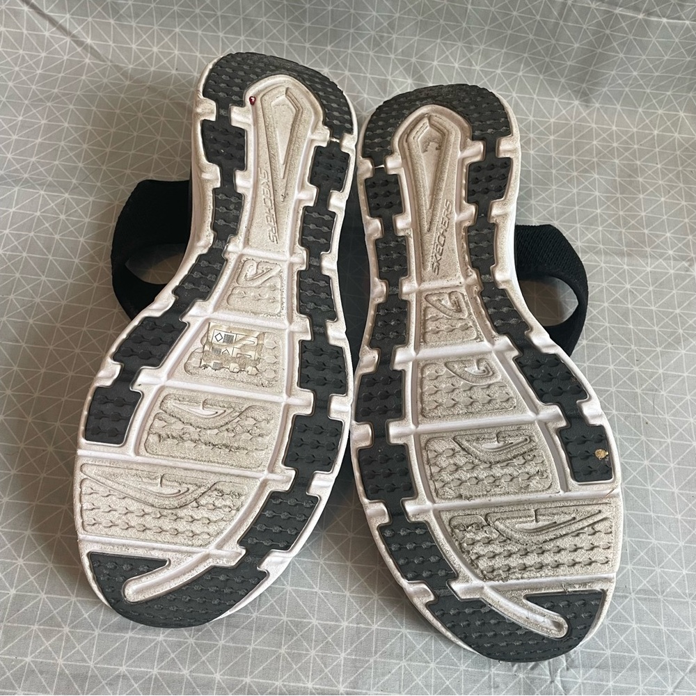 Skechers Relaxed Fit Luxe Foam Black Stretch Sandals 11 - Picture 6 of 7